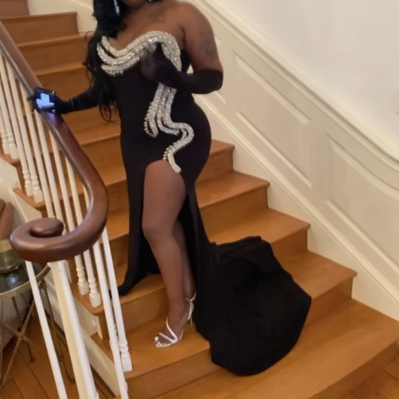 Albina Dyla "Long Black Dress w/ Embroidered Detail" - Picture 6 of 9